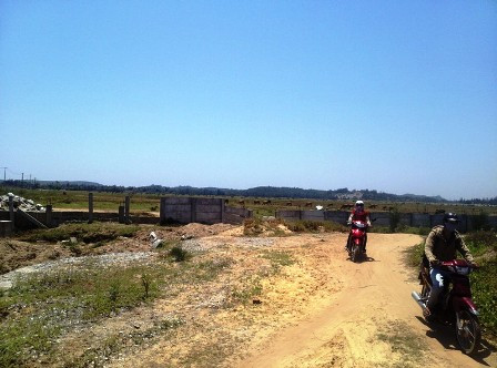 Dự án đã thu hồi đất của người dân từ năm 2007 nhưng tới nay dự án không triển khai mà dân lại mất đất sản xuất nên đời sống nhân dân gặp nhiều khó khăn.