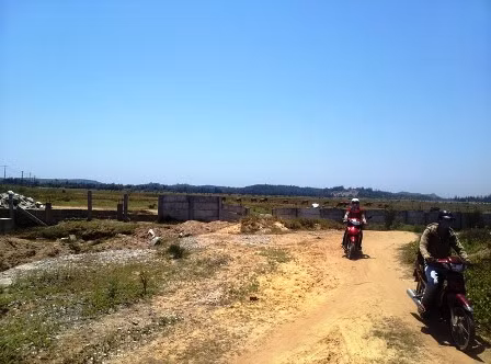 Dự án đã thu hồi đất của người dân từ năm 2007 nhưng tới nay dự án không triển khai mà dân lại mất đất sản xuất nên đời sống nhân dân gặp nhiều khó khăn.