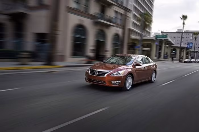 10. Nissan Altima. Xếp vị trí cuối bảng là phiên bản Altima do hãng Nissan sản xuất, bán được 32.153 chiếc. Tổng doanh số 8 tháng của hãng là 235.260 chiếc, tăng trưởng 3% so với tháng 8 năm ngoái.