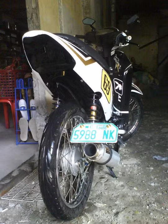 Biểu tượng đầu thỏ được gắn chi chít trên thân xe.