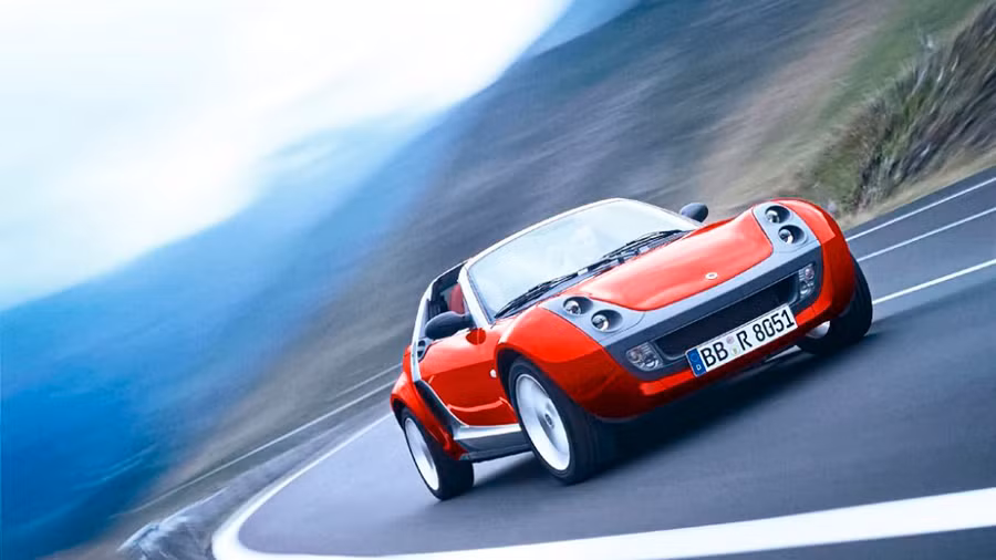 Smart 3-seater roadster: là mẫu xe thể thao hai cửa của Mercedes-Benz với nội thất 3 chỗ ngồi đặc trưng được ra mắt vào năm 2003. Do không được khách hàng ưa chuộng, Mercedes-Benz dừng sản xuất mẫu xe này không lâu sau đó. Xe sử dụng hộp số bán tự động 6 cấp và động cơ tăng áp Suprex 3 xi-lanh có công suất cực đại 80 mã lực.