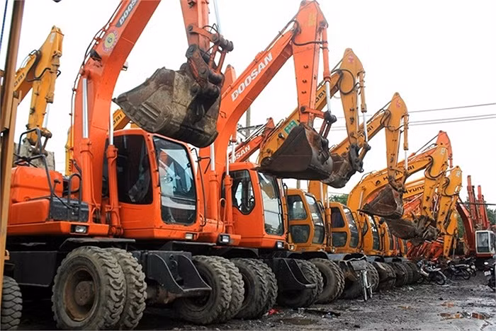 Phần lớn những loại xe này đều hết hạn sử dụng ở nước ngoài, nhiều chiếc được sản xuất từ trước những năm 90, được nhập về Việt Nam với giá phế liệu. Sau khi tân trang, xe được bán từ 600 triệu đến 1,8 tỷ tùy thuộc vào năm sản xuất.