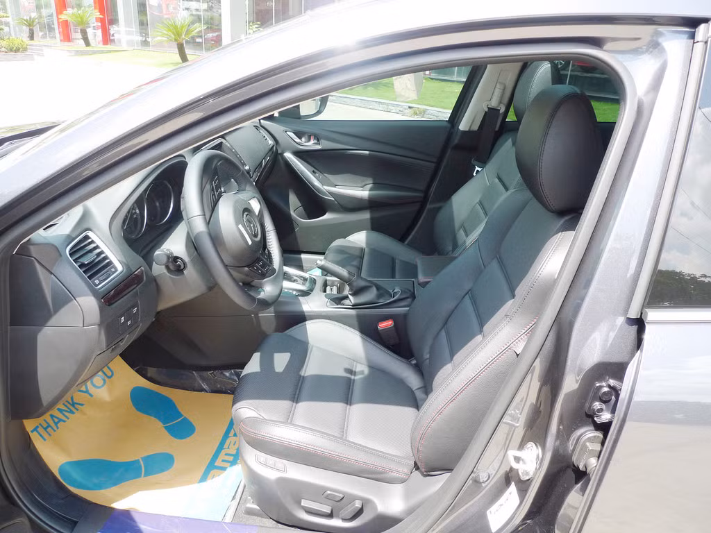 Động cơ SkyActiv 2.5 cho công suất tối đa 186 mã lực và mô-men xoắn cực đại 250 Nm. Động cơ Skyactiv 2.0 nhỏ hơn có công suất tối đa 153 mã lực và mô-men xoắn cực đại 210 Nm. Cả hai phiên bản động cơ đều đi kèm hộp số tự động 6 cấp và dẫn động cầu trước (FWD).