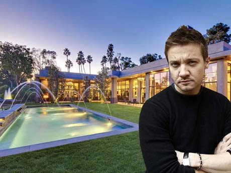 Nhà của ngôi sao Jeremy Renner – 25 triệu USD: Mới đây, anh đã bán được một căn biệt thự trong khu phố Holmby Hills với giá 25 triêu USD với giá mua ban đầu chỉ 7 triệu USD năm 2010. Căn biệt thự này có diên tích 10.000 mét vuông với thiết kế tuyệt đẹp. Bên trong có 6 phòng ngủ, 11 phòng tắm, 5 lò sưởi, một rạp hát mini, và hồ bơi.