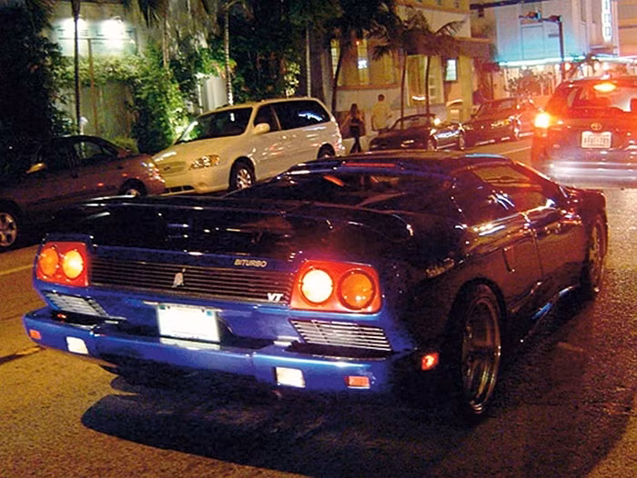 Nhiều xe nhái kiểu dáng Lamborghini ra đời ở khắp nơi. Như trong hình là chiếc Diablo của Fiat độ thêm hai hệ thống tăng áp để có công suất đạt 750 mã lực.