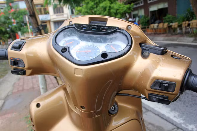 Trải qua các thế hệ xe Honda SH ở Việt Nam, có thể thấy dòng xe này đã được thay đổi đáng kể thiết kế thể hiện ở phần đầu xe.