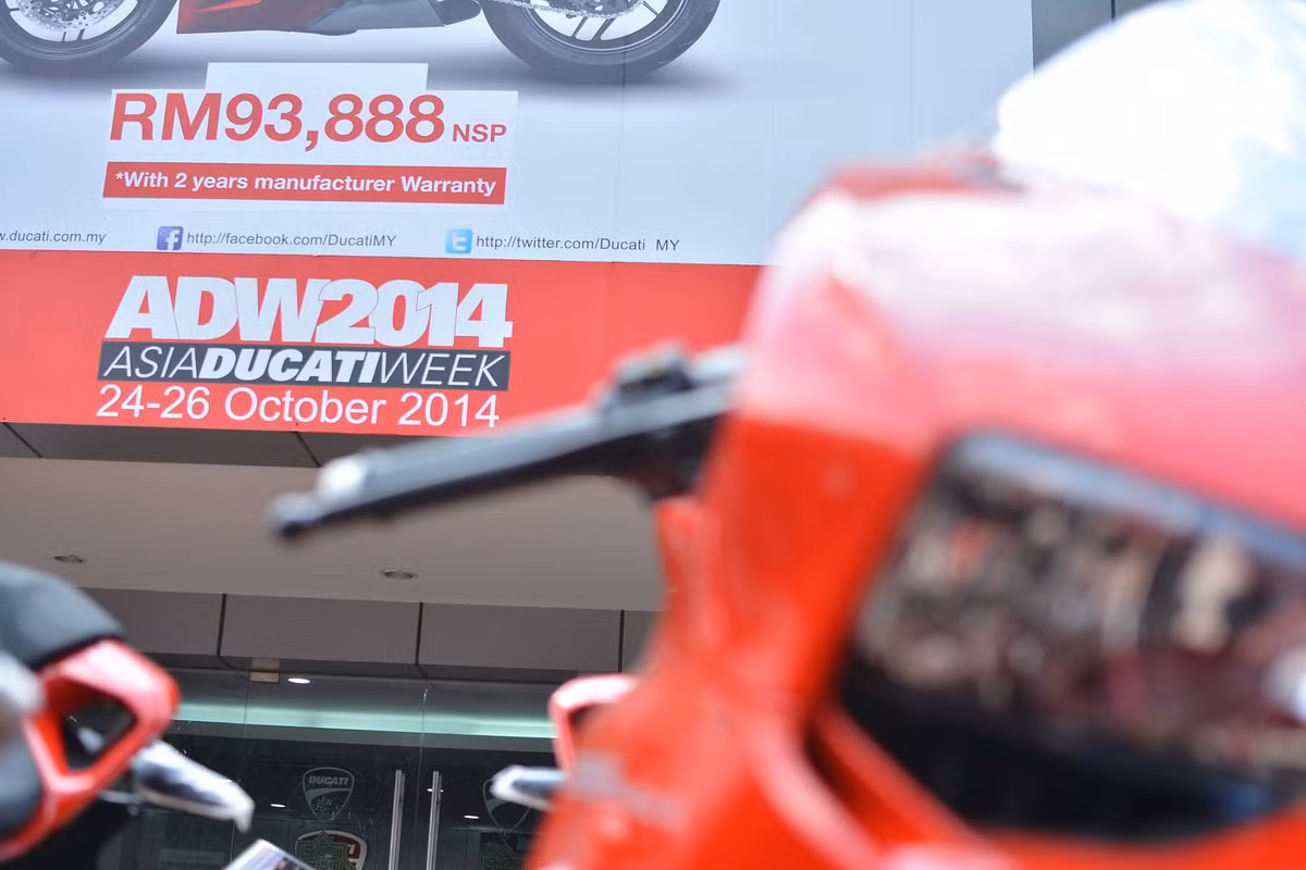 Giá chính hãng tại Malaysia của dòng xe này là 93.888 RM, tương đương 29.515 USD (khoảng 625 triệu đồng).