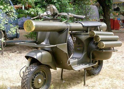 Thêm một chiếc Vespa phong cách Army.