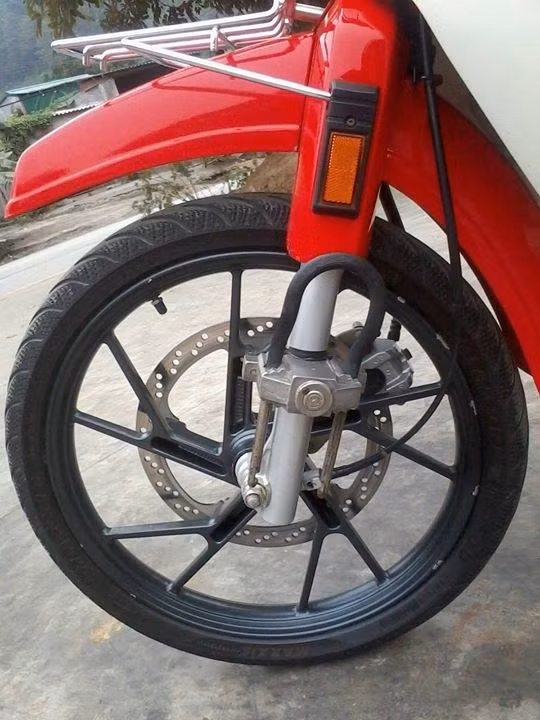 Dàn chân vẫn là mâm Raider nhưng chỉ có 1 dĩa.