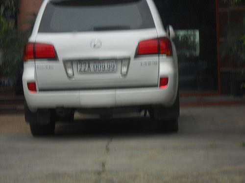 Lexus LX570 có giá bán ngoài thị trường ở mức 6 tỷ đồng nhưng nhiều người vẫn chịu chi số tiền lớn để tậu chiếc xe này về. Siêu xe sang, chảnh này cũng lọt tầm ngắm của các đại gia ở tỉnh Tuyên Quang. Ảnh: Lexus LX570 trắng biển đẹp 009.99 ở Tuyên Quang.