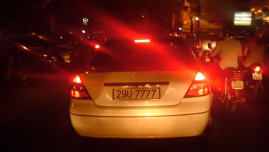 Dân chơi Hà Nội gắn biển tứ quý 7 cho xe.