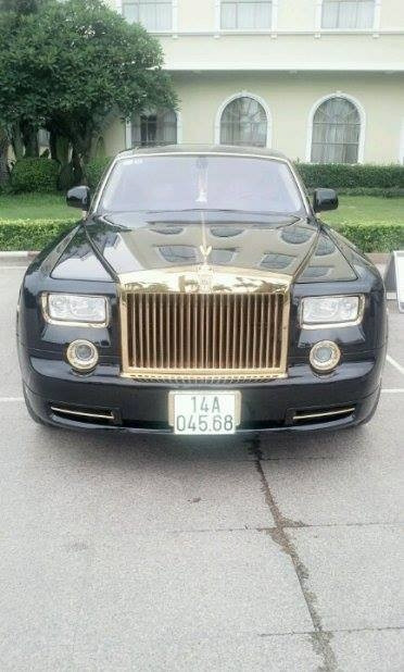 Chiếc xe hoàn thiện công đoạn mạ vàng trong 3 tuần.