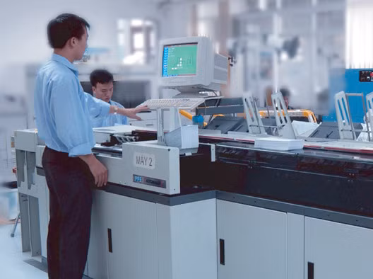 Tháng 8/2013, Đà Nẵng khai trương Hệ thống hạ tầng Công nghệ thông tin - truyền thông bao gồm: Mạng đô thị, Trung tâm dữ liệu, Hệ thống kết nối không dây, Trung tâm Đào tạo và Nghiên cứu ứng dụng Công nghệ thông tin - truyền thông.