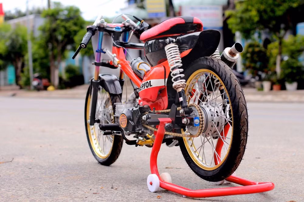 Phuộc sau Racingboy đậm chất chơi.