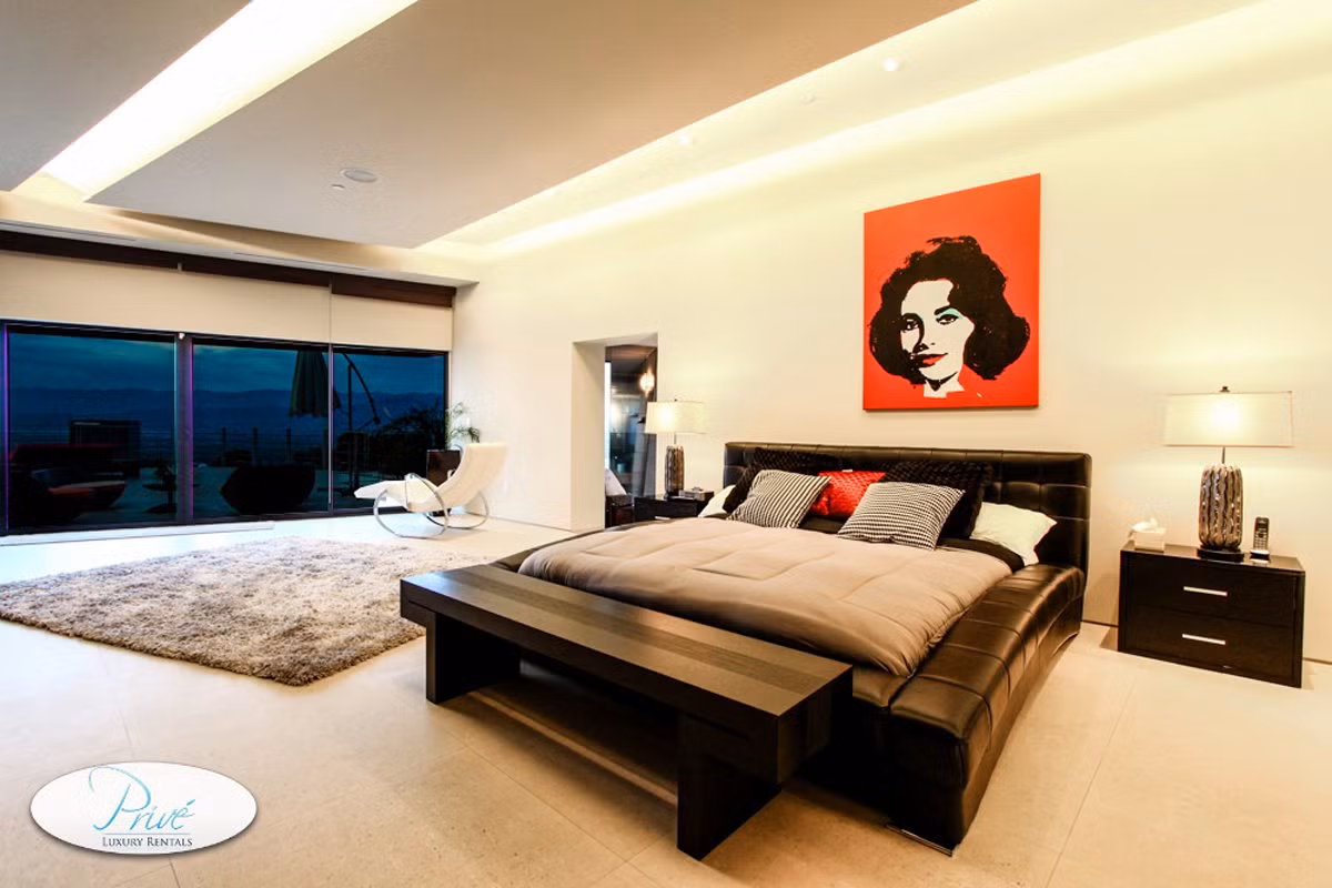 Mỗi tầng đều có thiết bị điều khiển nhiệt độ tùy chỉnh, nhưng riêng phòng ngủ có thiết bị tùy chỉnh riêng.