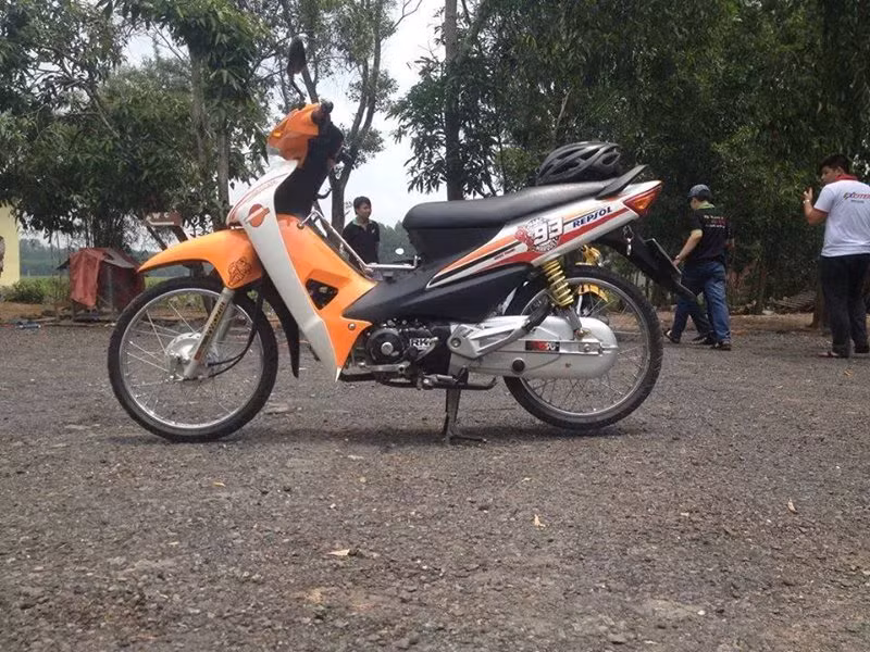 Honda Wave ngẩng cao đầu kiêu hãnh khi được mặc áo mới.