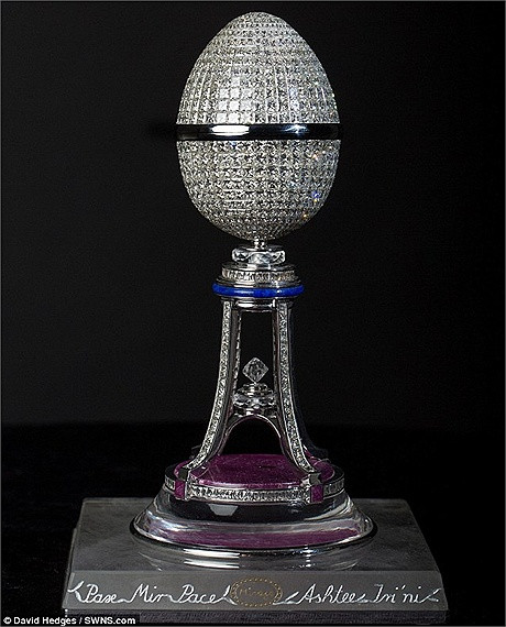 Nếu một người dân Anh bình thường tiết kiệm được hoàn toàn số tiền lương sau thuế của mình thì anh ta cũng phải mất tới 243 năm mới đủ sức mua Mirage.