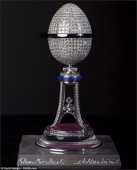 Nếu một người dân Anh bình thường tiết kiệm được hoàn toàn số tiền lương sau thuế của mình thì anh ta cũng phải mất tới 243 năm mới đủ sức mua Mirage.