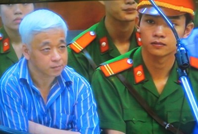 Gặp gỡ bầu Kiên trong trại tạm giam, ông Bùi Quang Nghiêm - một trong 4 luật sư bào chữa cho bầu Kiên - cho biết, ông chưa từng gặp ai mà trong thời gian bị tạm giam, được tiếp xúc với luật sư trước khi ra tòa, nói nhiều như bầu Kiên.