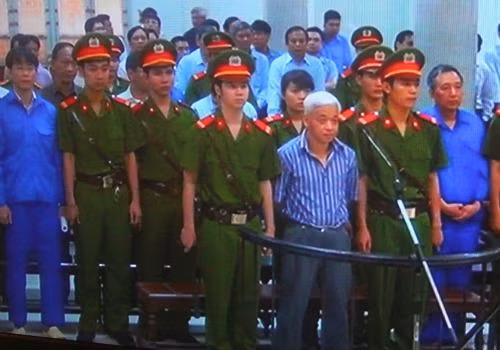 Trong phiên tòa, cho rằng mình vô tội, bị oan, bầu Kiên yêu cầu tòa phải triệu tập các đơn vị và các cá nhân có liên quan đến vụ án đến tòa.