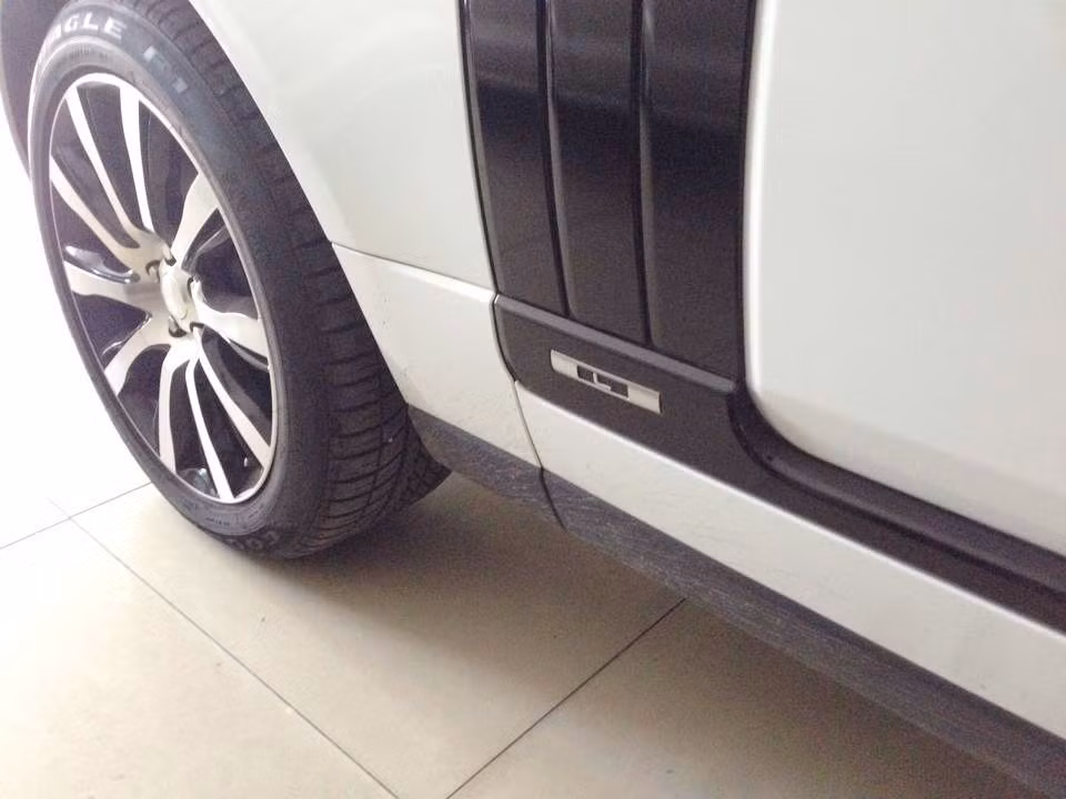 Những hình ảnh sắc nét và độc đáo của Range Rover LWB. Ảnh: Facebook Gia Binh.