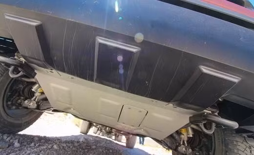 Tundra 2015 được trang bị hộp số tự động 6 cấp và hệ dẫn động cầu sau.