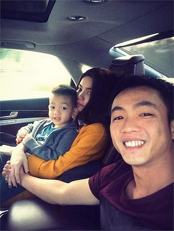 Những giây phút ngọt ngào của gia đình Hà Hồ - Cường Đô la.