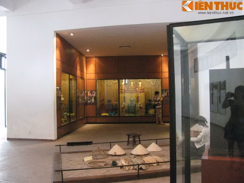 Bảo tàng Dân tộc học Việt Nam với nối kiến trúc độc đáo - Hình 3 Bao tang Dan toc hoc Viet Nam voi noi kien truc doc dao-Hinh-3