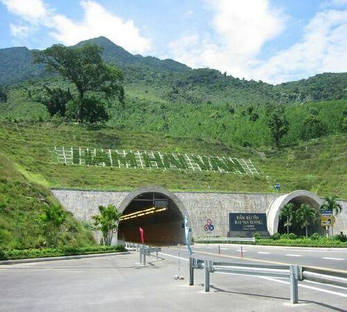 Còn Tổng công ty xây dựng công trình giao thông 6 (Cienco 6) cũng đang chưa sử dụng 1.769,6m2. Ảnh: Hầm Hải Vân, một công trình điển hình của Cienco 6.