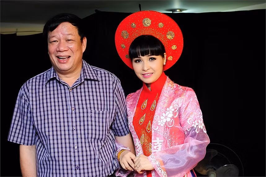 Chồng đại gia của ca sĩ Trang Nhung đến cổ vũ cô trong liveshow Tuyệt đỉnh tranh tài 2014.
