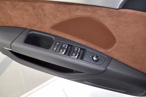 Tay nắm cửa nơi ẩn chứa nhiều vi khuẩn.