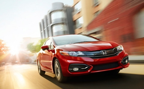 Honda Civic: Công nghệ hiện đại là điểm cộng ấn tượng dành cho chiếc Civic của hãng Honda. Tích hợp hệ thống kết nối với Bluetooth và điện thoại di động, tính năng đọc tin nhắn, hệ thống camera quan sát phía sau, phiên bản này được đánh giá không hề thấp đối với những ai đặt mục tiêu kinh tế lên hàng đầu.