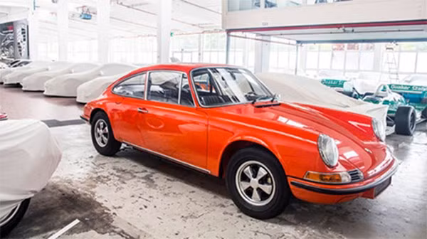 Tuy nhiên, ít người biết rằng, hãng sãn xuất siêu xe thể thao nổi tiếng nhất nước Đức còn có 1 nhà để xe bí mật khác chỉ cách đó vài con phố.