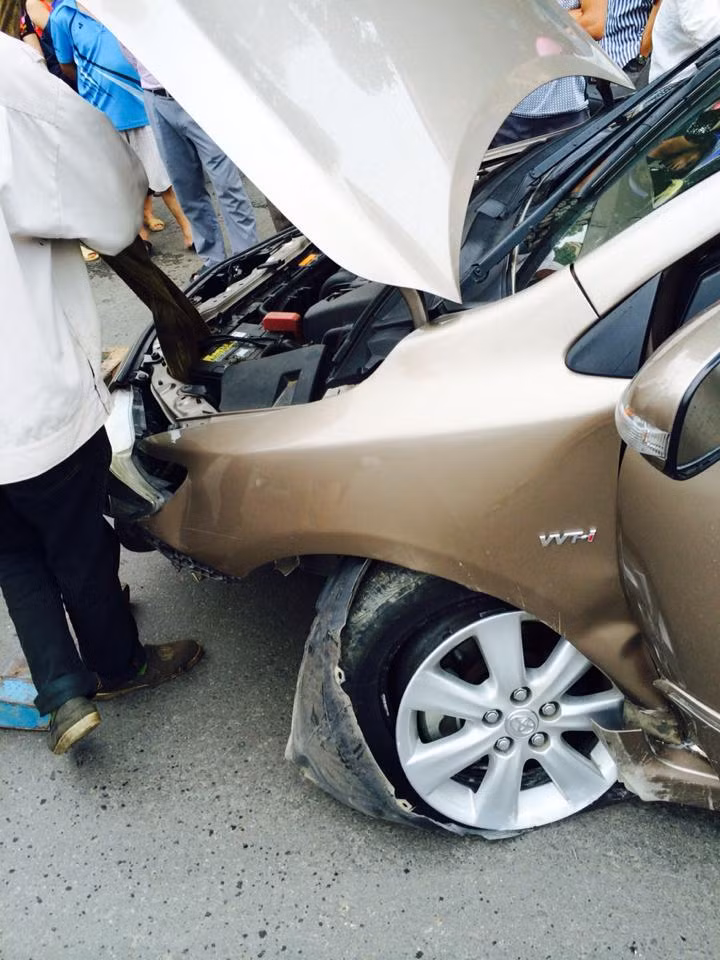 Bánh xe biến dạng hoàn toàn.