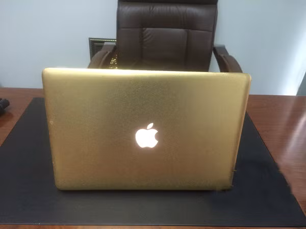 Vị đại gia chọn công nghệ mạ vàng này vì không muốn chiếc máy tính của mình sau khi mạ xong "quá vàng" và "quá chói lóa".