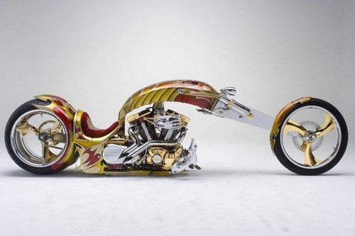 Gold Plated Custom Chopper với giá lên tới 500.000 USD (khoảng 10,6 tỷ đồng), loại xe này đứng vị trí số 3 trong Top 10 xe đắt nhất thế giới. Diện mạo sáng bóng, khung xe được làm bằng kim loại vàng và ghế ngồi bọc nhung đỏ là những yếu tố giúp xe này đươc liệt vào hạng xa xỉ.