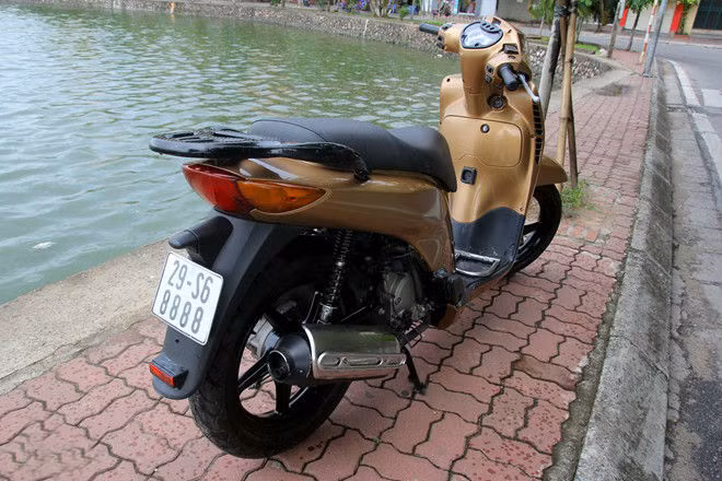 Chiếc xe hiện được chủ nhân sử dụng cho việc di chuyển hàng ngày, chủ yếu trên đường phố Hà Nội và rất ít khi đi xa.