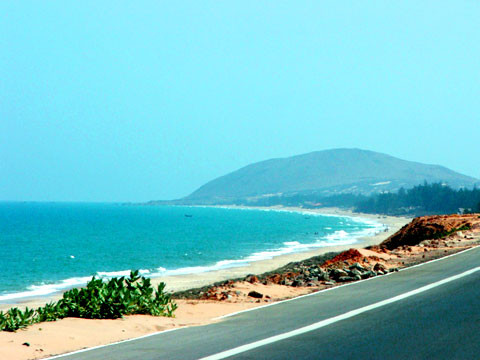 Công ty TNHH Du lịch Intour quảng cáo có tour dịp nghỉ lễ 30/4 và 1/5 giá rẻ nhất Việt Nam năm 2014. Trong đó, tour Phan Thiết - Mũi Né giá chỉ còn 1,35 triệu đồng. Ảnh: Cảnh đẹp Mũi Né.