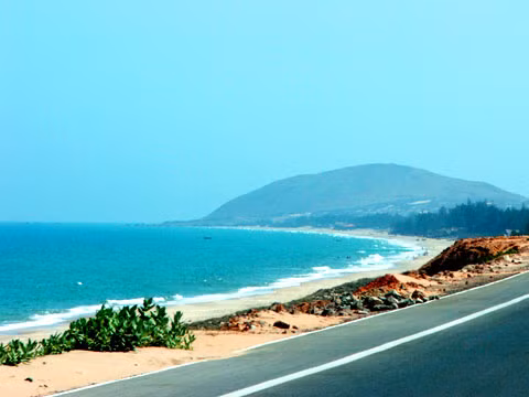 Công ty TNHH Du lịch Intour quảng cáo có tour dịp nghỉ lễ 30/4 và 1/5 giá rẻ nhất Việt Nam năm 2014. Trong đó, tour Phan Thiết - Mũi Né giá chỉ còn 1,35 triệu đồng. Ảnh: Cảnh đẹp Mũi Né.