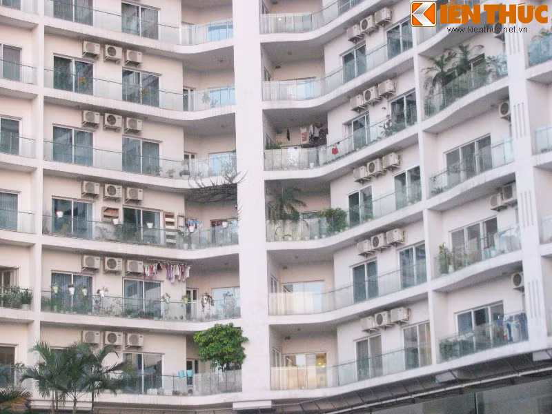 Dự án bao gồm 2 tòa tháp 23 tầng với 370 căn hộ cao cấp, trong đó có các căn hộ 2 tầng và 3 tầng có sân vườn. Đây là loại căn hộ lần đầu có mặt tại Việt Nam với diện tích 400 - 650 m2, riêng diện tích sân vườn lên tới 120 m2. Các căn hộ có 15 kiểu thiết kế khác nhau về màu sắc, các chi tiết, nội thất... để thỏa mãn nhu cầu khách hàng.