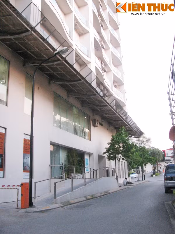 Công ty Hà Việt - Tung Shing thuộc Tập đoàn Tung Shing (có địa chỉ tại Hồng Kông, Trung Quốc) và đơn vị chuyên phát triển các dự án xây dựng cho tập đoàn. Ngoài lĩnh vực bất động sản, Tập đoàn Tung Shing hiện kinh doanh ở các lĩnh vực khác như: máy may công nghiệp, giáo dục, công nghệ thông tin và phân phối độc quyền cho hệ thống Johnson Controls.