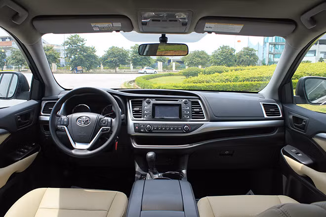 High Lander 2014 nhập ngoài hiện có giá khoảng 2,3 tỷ đồng.