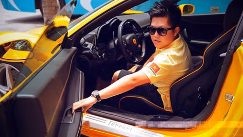 Tuấn "nhóc" cũng được biết đến thời gian gần đây khi tổ chức tiệc sinh nhật hoành tráng với việc trưng dàn siêu xe cực độc. Những tên tuổi nổi tiếng như: Lamborghini Aventador, Lamborghini Murcielago, BMW 640i 2 cửa mui mềm... cùng nhiều xế sang mang thương hiệu Rolls &amp; Royce, Ferrari, Bentley... hội tụ trong dịp sinh nhật này. Có lẽ biệt danh Tuấn Nhóc (tên thật Võ Anh Tuấn) xuất phát từ tuổi đời non trẻ (SN 1983) của đại gia này.