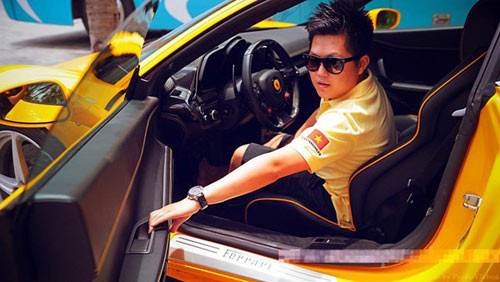 Tuấn "nhóc" cũng được biết đến thời gian gần đây khi tổ chức tiệc sinh nhật hoành tráng với việc trưng dàn siêu xe cực độc. Những tên tuổi nổi tiếng như: Lamborghini Aventador, Lamborghini Murcielago, BMW 640i 2 cửa mui mềm... cùng nhiều xế sang mang thương hiệu Rolls &amp; Royce, Ferrari, Bentley... hội tụ trong dịp sinh nhật này. Có lẽ biệt danh Tuấn Nhóc (tên thật Võ Anh Tuấn) xuất phát từ tuổi đời non trẻ (SN 1983) của đại gia này.