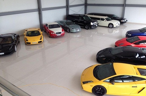 Hiệp "gas" cũng là một dân chơi xe khét tiếng ở Hà Nội. Biệt danh này xuất phát từ việc Hiệp có cơ sở kinh doanh khí gas tại đây. Hiệp "gas" bắt đầu nổi tiếng từ hành trình caravan ở Vũng Tàu và bởi thói quen chơi xe theo cặp như: bộ đôi Lamborghini Gallardo, bộ đôi Lamborghini Murcielago LP640 màu đen và màu cam, 2 chiếc Aston Martin Rapide, bộ đôi coupe Bentley Continental GT, bộ đôi limousine và Rolls-Royce Ghost.