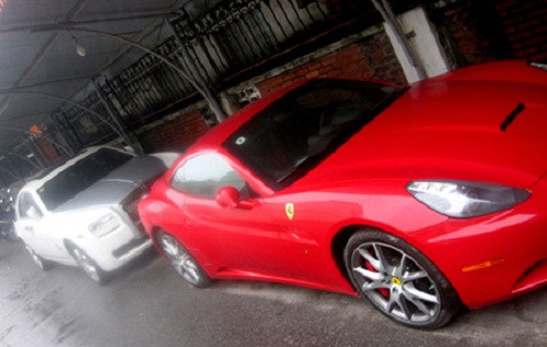 Tại Hải Phòng, Đức "tơ" được biết đến là một đại gia 8X trẻ tuổi nhưng đã có trong tay 3 siêu xe mơ ước gồm Ferrari California, Rolls-Royce Ghost và Land Rover Range Rover Supercharged. Một siêu phẩm khác mới được bổ sung vào bộ sưu tập của đại gia trẻ là Ferrari F12 Berlinetta. Biệt danh Đức "tơ" xuất phát từ việc nhà đại gia này trước kia ở đầu đường Máy Tơ (phường Máy Tơ, quận Ngô Quyền, Hải Phòng).