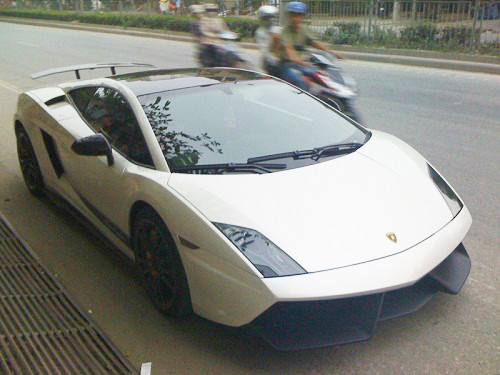 Ở đất Ninh Bình, người ta cũng nhắc tới đại gia trẻ tuổi sinh năm 1984 Phương Bình. Biệt danh này xuất hiện từ việc anh là con trai của nữ giám đốc ngân hàng giàu nức tiếng Ninh Bình. Phương Bình từng sở hữu chiếc Lamborghini LP570-4 SuperLeggera, Roll-Royce Phantom Drophead Coupe, Bentley Continental GT Speed, Porsche Panamera 4, Porsche Caynenne Turbo S, Maserati Quattroporte.