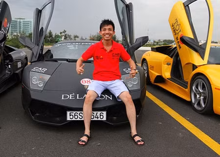 Minh "nhựa" là đại gia chơi siêu xe đẳng cấp ở Sài Gòn, tên thật là Phạm Trần Nhật Minh - Phó tổng giám đốc Công ty TNHH nhựa Long Thành. Cái tên Minh "nhựa" xuất phát từ chính công việc anh đang làm. Ngoài siêu xe Bugatti Veyron, Minh "nhựa" còn sở hữu 5 chiếc siêu xe khác: Lamborghini Murcielago LP640, Ferrari F430 coupe màu đỏ, Rolls-Royce trắng, BMW X5 4.8, Mercedes S550.