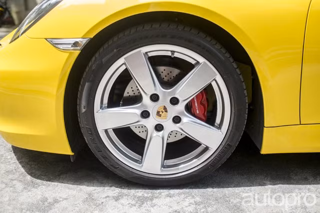 Lazang đặc trưng của Cayman.