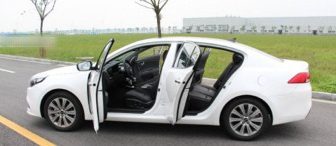 Đối thủ của mẫu xe này là những xe sedan tương đối nhỏ nhưng đẹp và cho cảm giác lái tốt như Volkswagen Sagitar, Citroen C4L và Honda Crider.